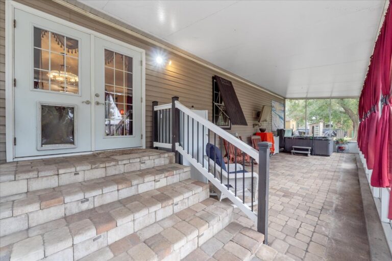 04-Screened Porch