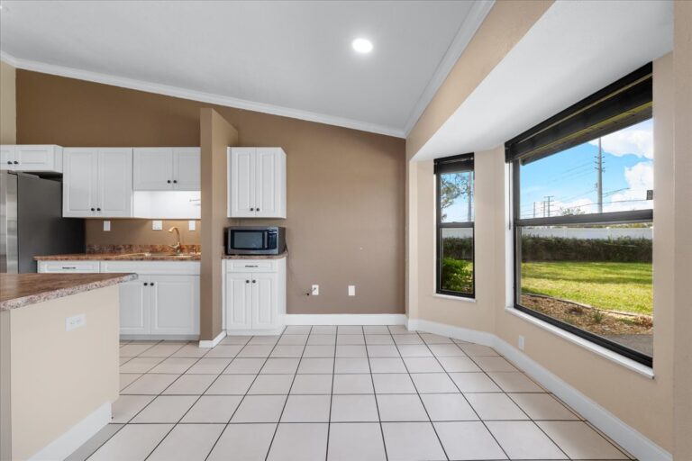 10-Dining Area