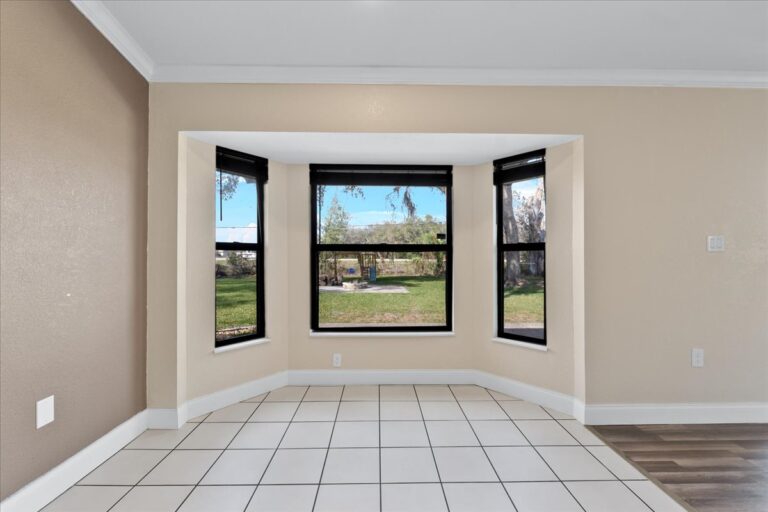 11-Dining Area