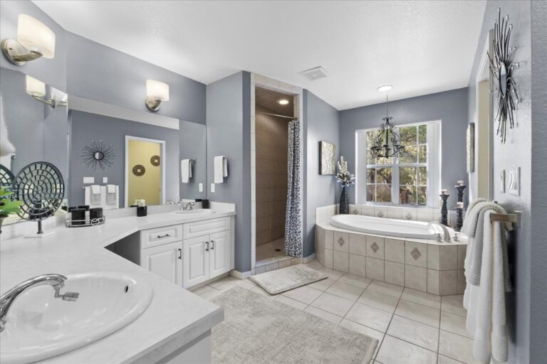 033-Primary Bathroom