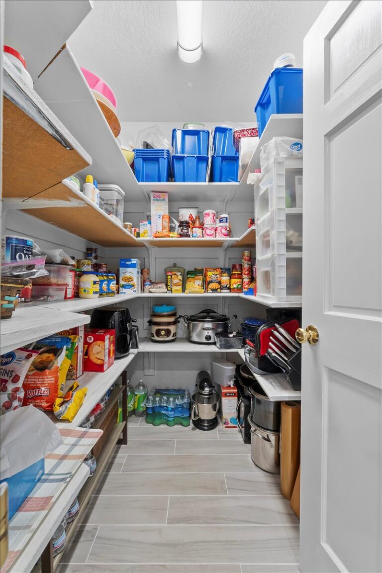 053-Pantry