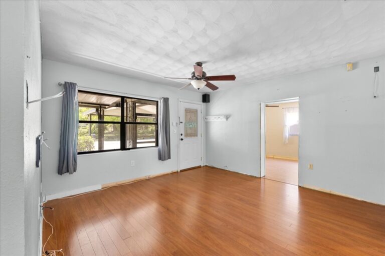 09-Living Room