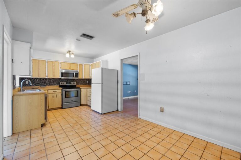 14-Dining to Kitchen