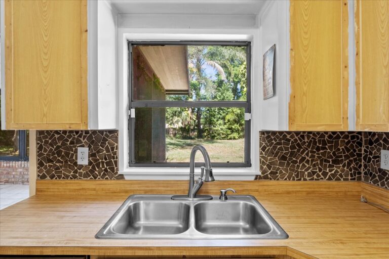 16-Kitchen