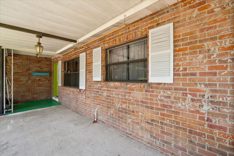 32-Screened Porch