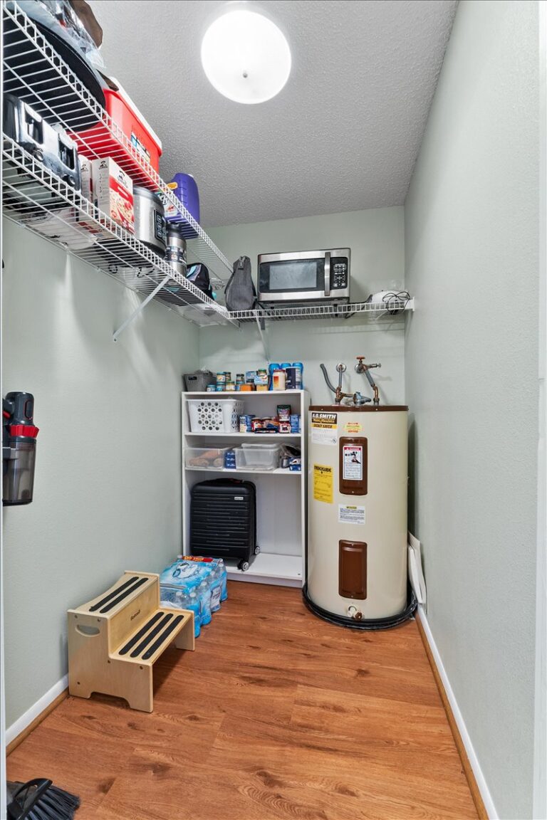 16-Pantry