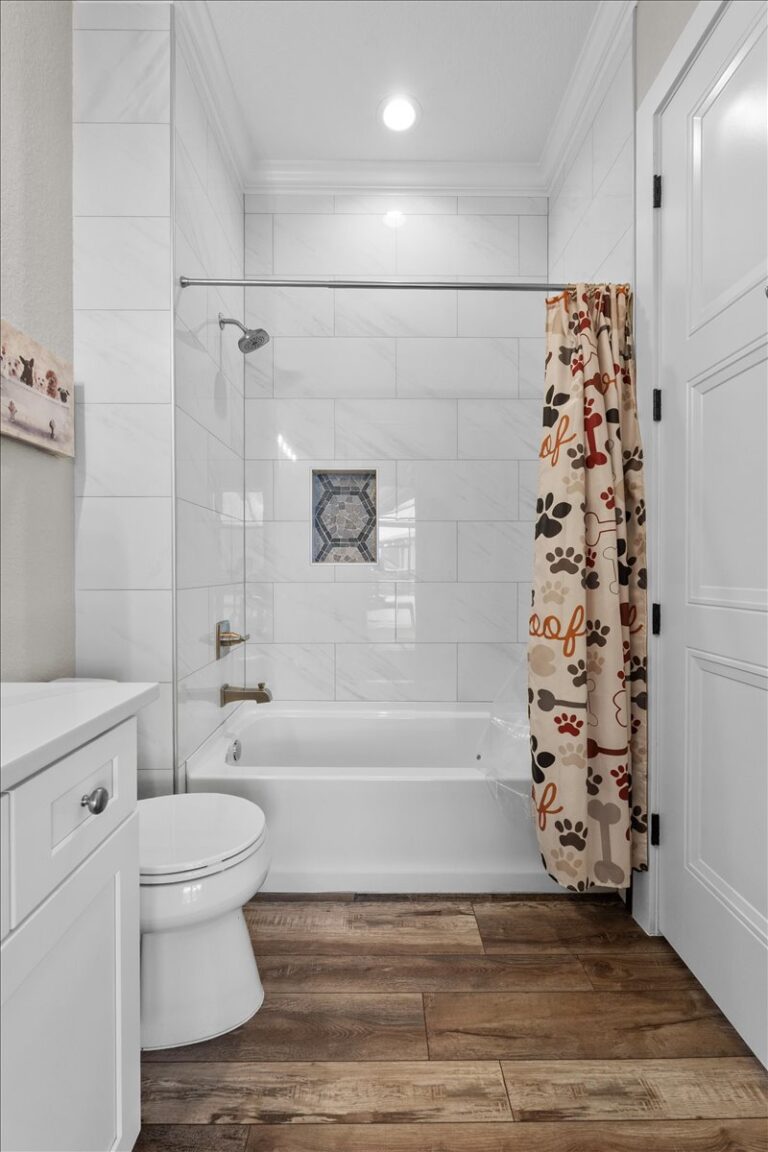 084-Bathroom 4