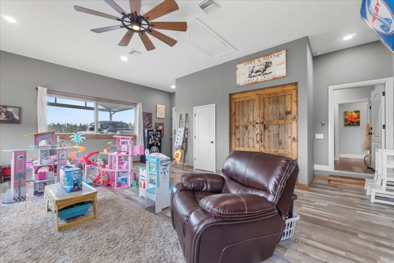 160-SH Family Room
