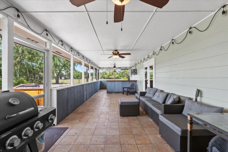 18-Screened Porch