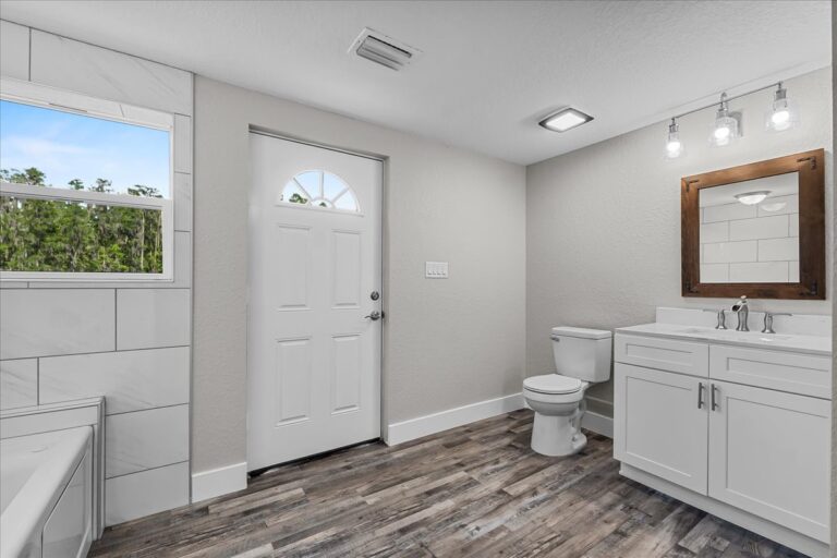 209-Warehouse 2 Apartment Bathroom