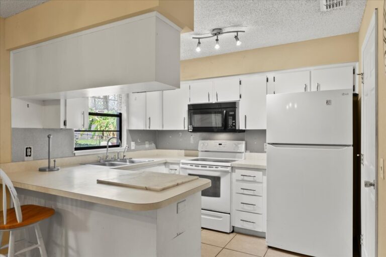 18-Kitchen