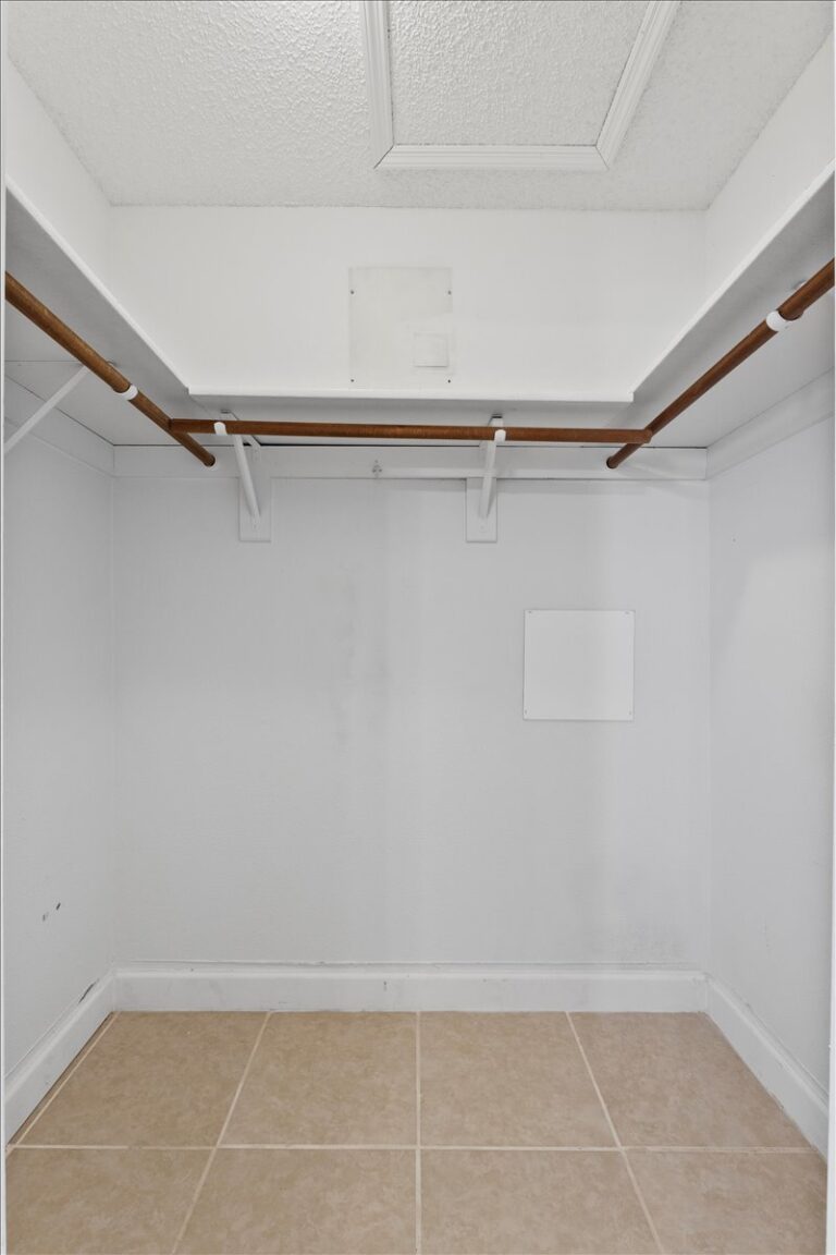 28-Master Closet