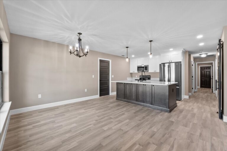 18-Dining to Kitchen