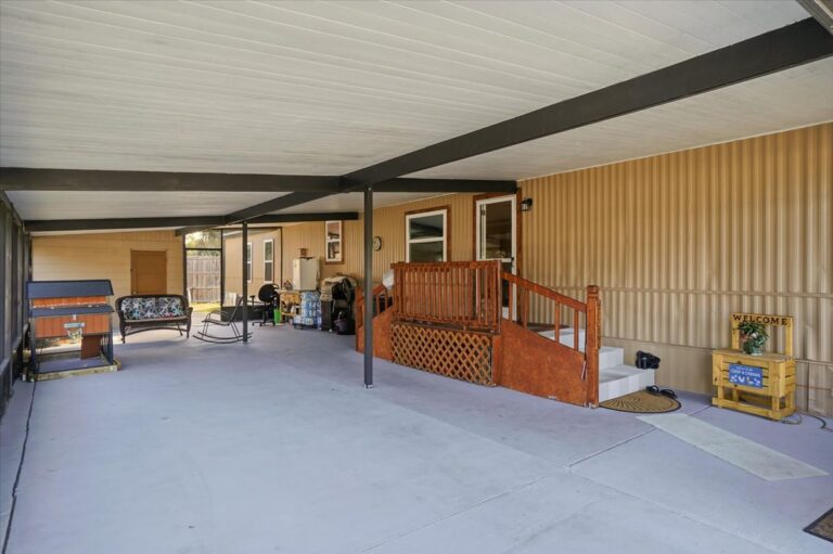 34-Screened Porch