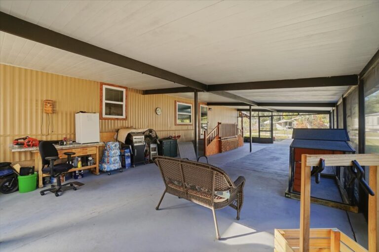 35-Screened Porch