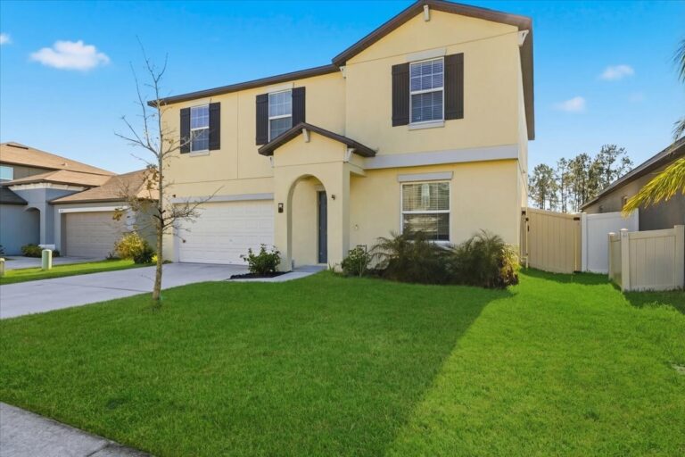 06-Exterior Front Grass