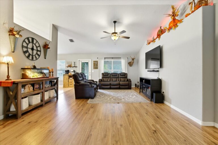 23-Living Room