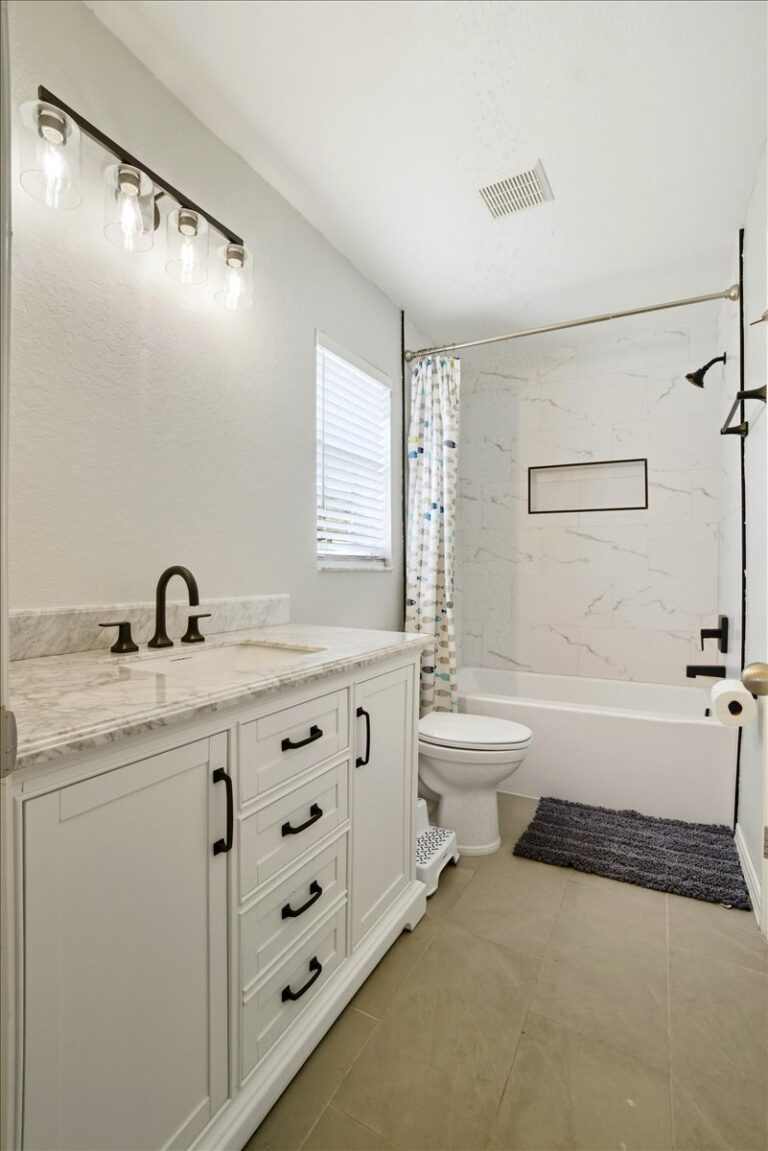 44-Jack & Jill Bath 2
