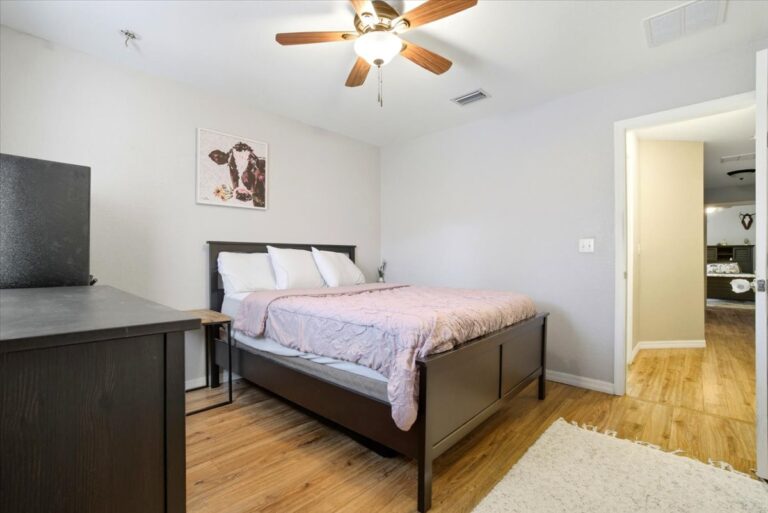 51-Bedroom 4