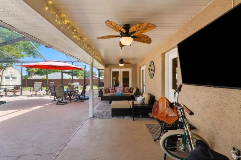 54-Screened Porch