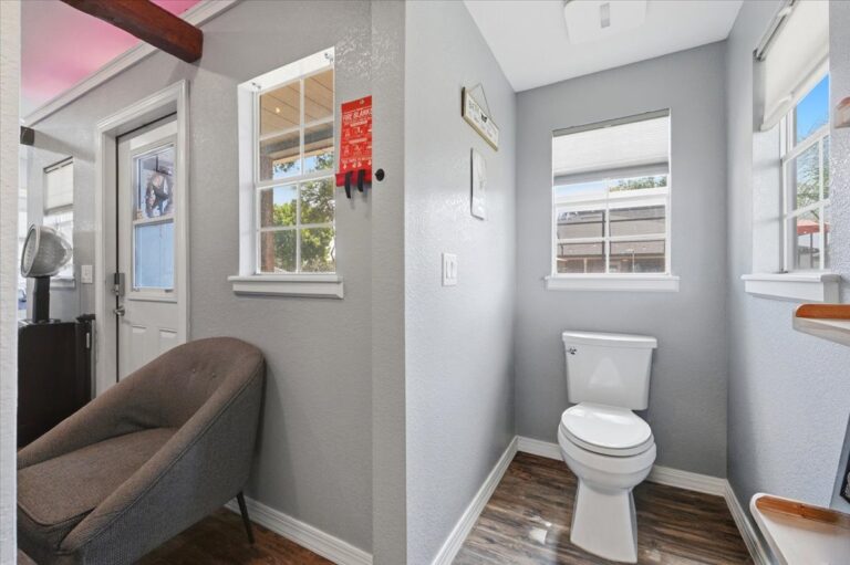 77-Bathroom