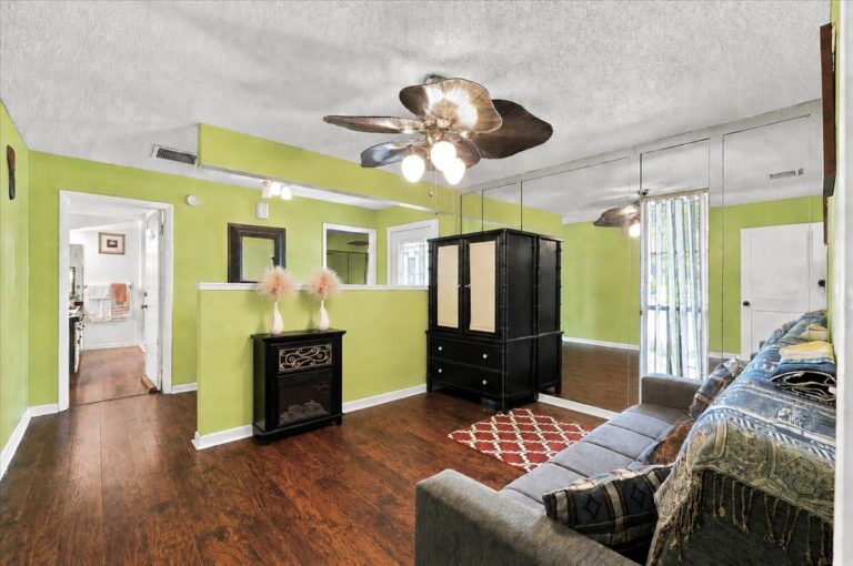 17-Living Area