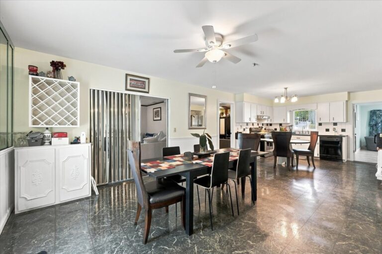 34-Dining Area