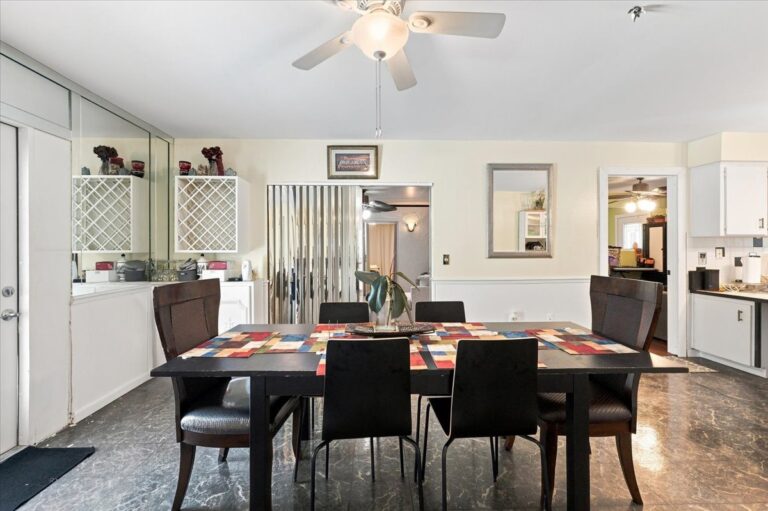 35-Dining Area
