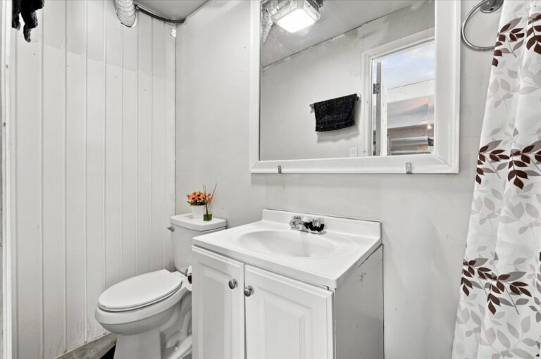53-Bathroom 3