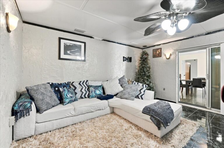 58-Sitting Room