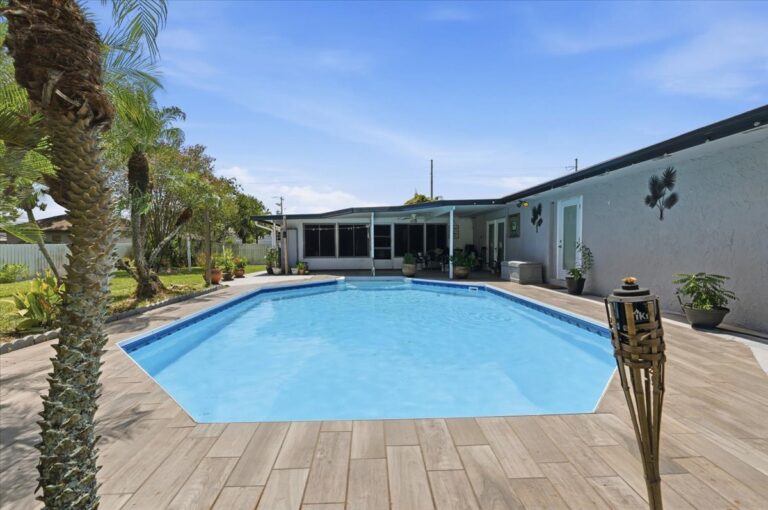 70-Pool Area